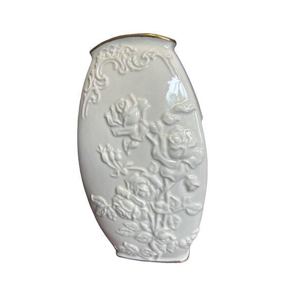 Lenox Ivory China Sculptural Rose Vase, 24 Karat Gold Trim - Picture 3 of 10